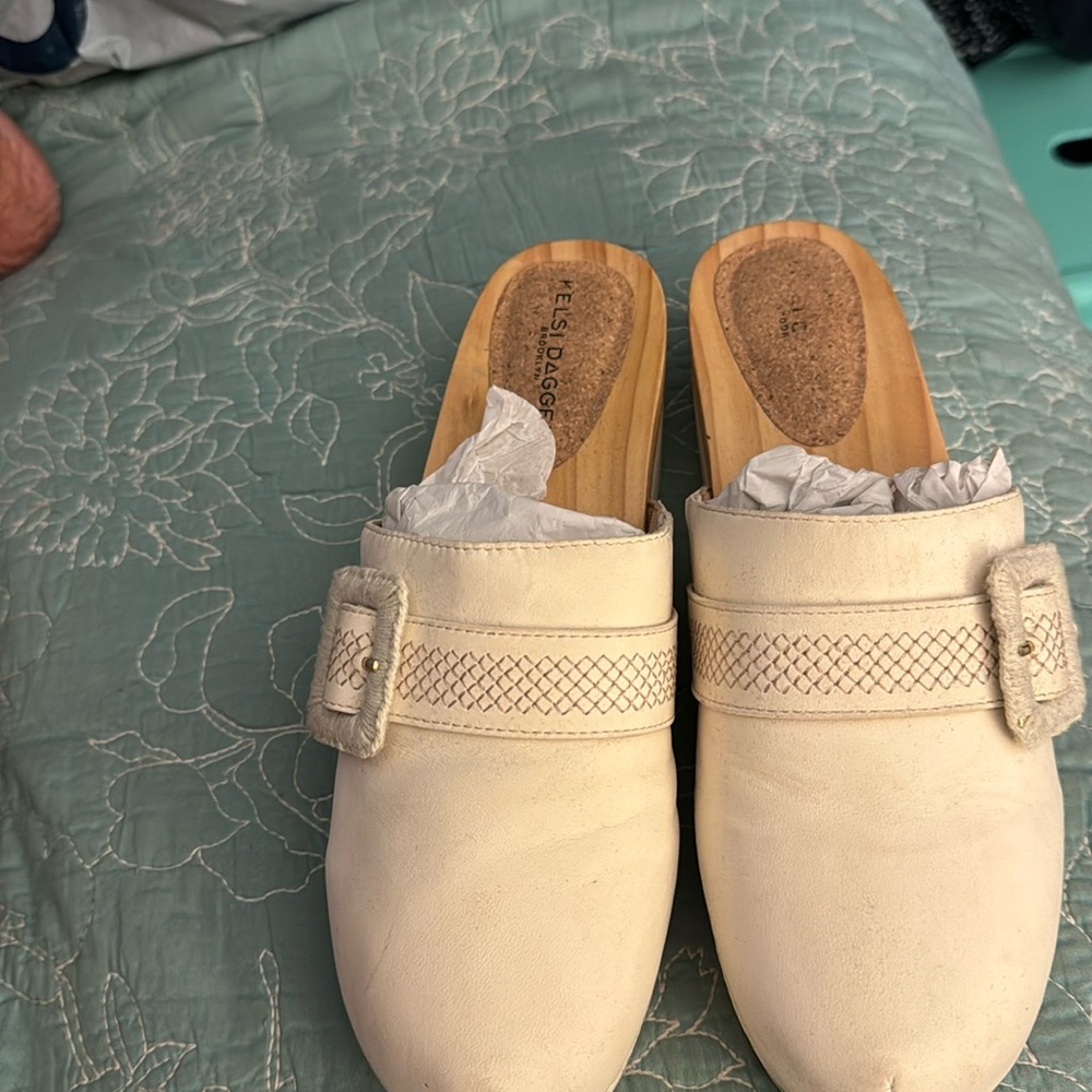 Kelsi Dagger clogs